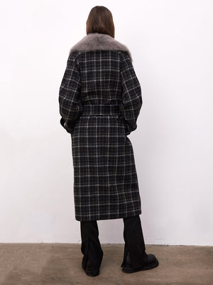 A model showcases a stylish plaid coat with a luxurious fur collar, embodying MEOTINE's chic and sophisticated aesthetic.