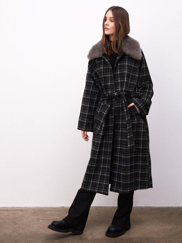 Stylish plaid coat with a fur collar, featuring a belted waist, perfect for a chic winter look by MEOTINE.
