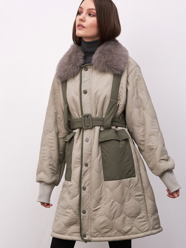 Stylish quilted coat with a fur collar, featuring a belted waist and pockets, perfect for a chic winter look by MEOTINE.